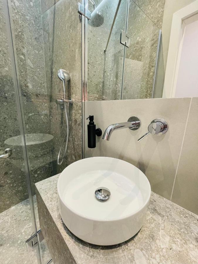 Сучасні Апартаменти В Центрі,Паркінг Lviv Eksteriør billede