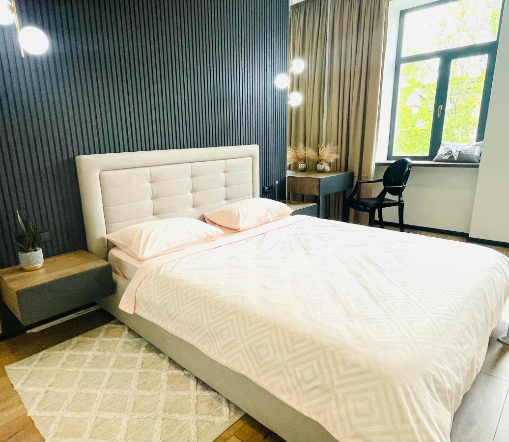 Сучасні Апартаменти В Центрі,Паркінг Lviv Eksteriør billede